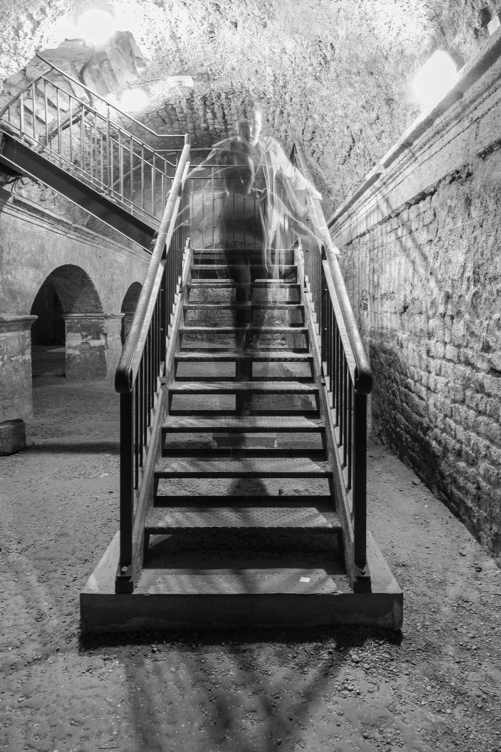 Figure dans les escaliers des cryptoportiques